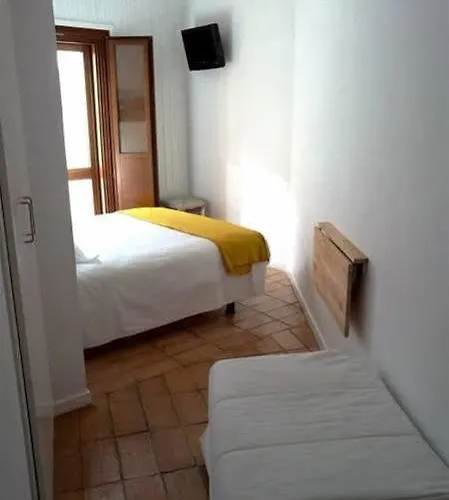 Hostel Hostalet De By Suma